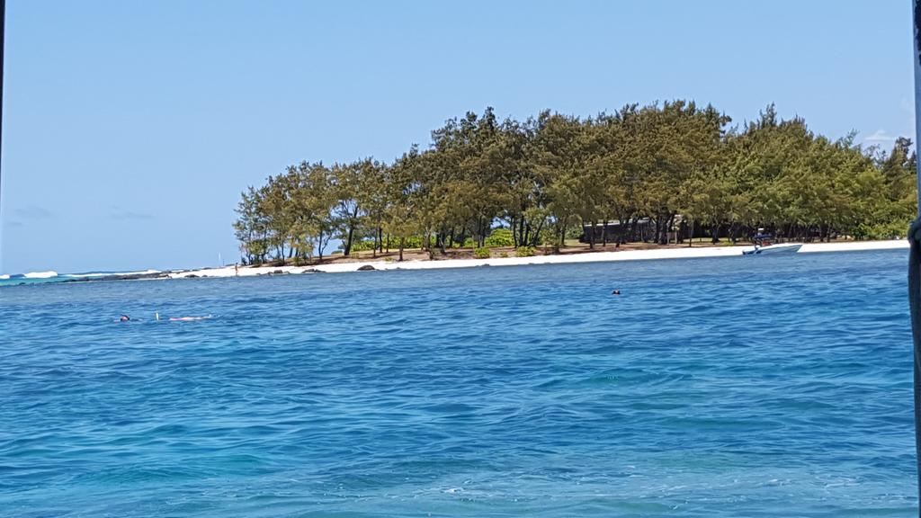 Chez Johnny - Blue Bay Hotel ภายนอก รูปภาพ