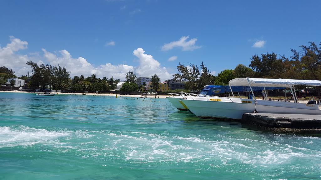 Chez Johnny - Blue Bay Hotel ภายนอก รูปภาพ