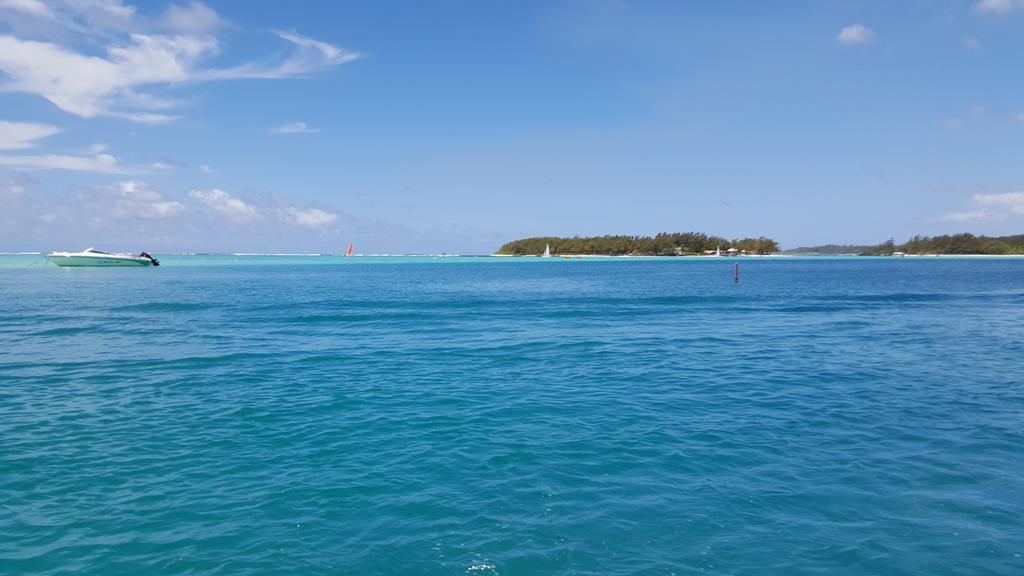 Chez Johnny - Blue Bay Hotel ภายนอก รูปภาพ