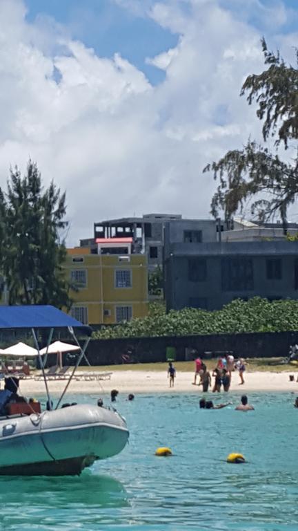 Chez Johnny - Blue Bay Hotel ภายนอก รูปภาพ